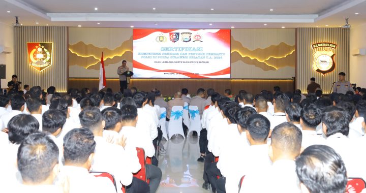 Kapolda Sulses saat memberi samputan pada kegiatan Sertifikasi Penyidik dan Penyidik Pembantu Polda Sulsel